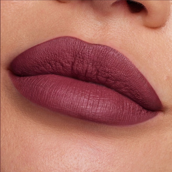 Huda Beauty "Trophy Wife" liquid lipstick - Picture 1 of 10